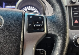 Подержанный автомобиль Toyota Land Cruiser Prado 2016 года (25 фото)