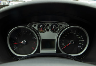 Подержанный автомобиль Ford Focus Sedan 2010 года (9 фото)