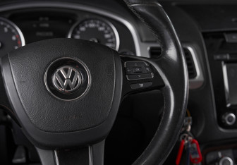 Подержанный автомобиль Volkswagen Touareg 2013 года (13 фото)