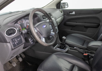Подержанный автомобиль Ford Focus Hatchback 2007 года (10 фото)