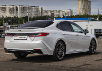 Подержанный автомобиль Toyota Camry Sedan 2024 года (5 фото)