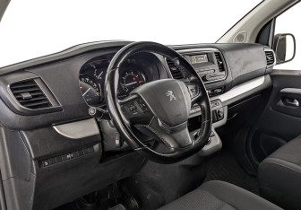 Подержанный автомобиль Peugeot Traveller 2021 года (16 фото)