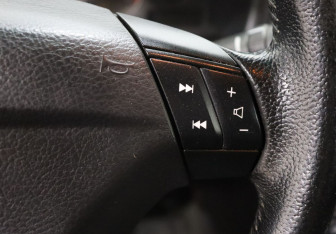 Подержанный автомобиль Volvo S60 2005 года (15 фото)