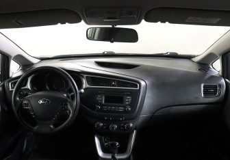 Подержанный автомобиль Kia Ceed Wagon 2017 года (10 фото)