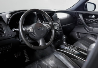 Подержанный автомобиль Infiniti QX70 2014 года (14 фото)
