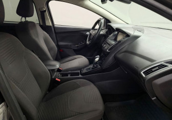 Подержанный автомобиль Ford Focus Wagon 2016 года (10 фото)