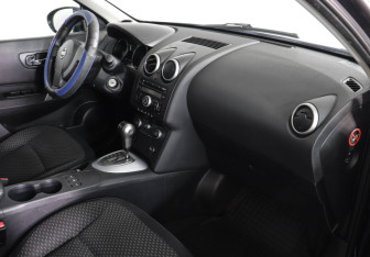 Подержанный автомобиль Nissan Qashqai 2008 года (10 фото)