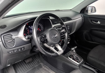 Подержанный автомобиль Kia Rio Hatchback 2021 года (13 фото)