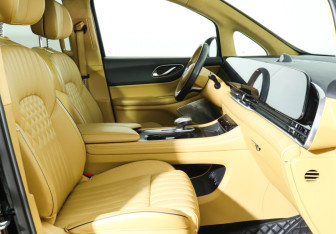 Подержанный автомобиль Voyah Dream 2024 года (9 фото)