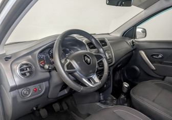 Подержанный автомобиль Renault Logan Sedan 2022 года (16 фото)