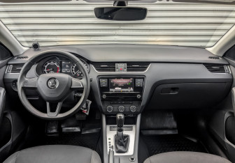 Подержанный автомобиль Skoda Octavia Liftback 2018 года (15 фото)