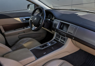 Подержанный автомобиль Jaguar XF Sedan 2014 года (11 фото)
