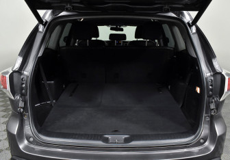 Подержанный автомобиль Toyota Highlander 2015 года (18 фото)