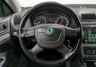Подержанный автомобиль Skoda Octavia Liftback 2013 года (23 фото)
