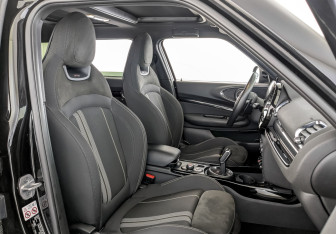 Подержанный автомобиль MINI Clubman Wagon 2021 года (23 фото)