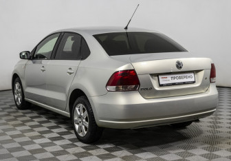 Подержанный автомобиль Volkswagen Polo Sedan 2011 года (7 фото)