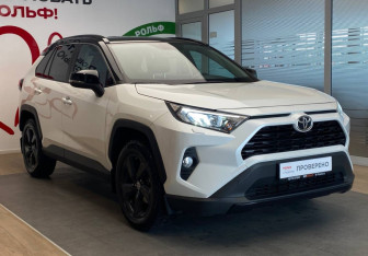 Подержанный автомобиль Toyota RAV4 2021 года (3 фото)