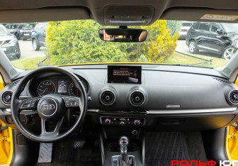 Подержанный автомобиль Audi A3 Sedan 2018 года (9 фото)