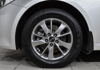 Подержанный автомобиль Kia Optima Sedan 2017 года (9 фото)