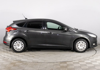 Подержанный автомобиль Ford Focus Hatchback 2018 года (4 фото)