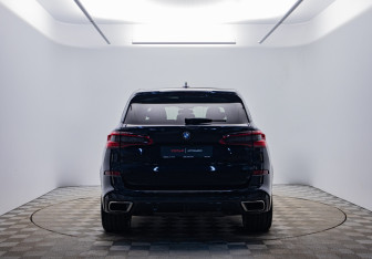 Подержанный автомобиль BMW X5 2018 года (6 фото)