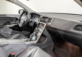 Подержанный автомобиль Volvo S60 Cross Country 2018 года (11 фото)