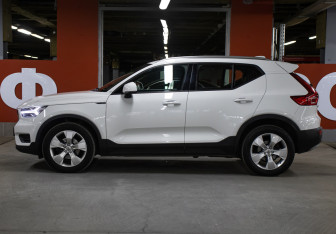 Подержанный автомобиль Volvo XC40 2019 года (8 фото)