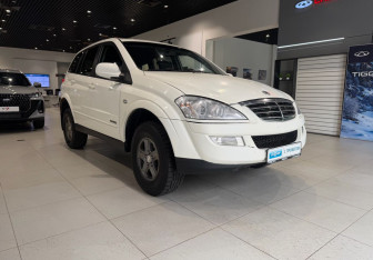 Подержанный автомобиль SsangYong Kyron 2010 года (3 фото)