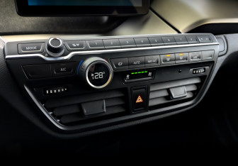 Подержанный автомобиль BMW i3 2021 года (26 фото)