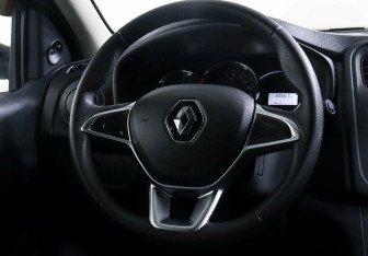 Подержанный автомобиль Renault Logan Sedan 2018 года (11 фото)