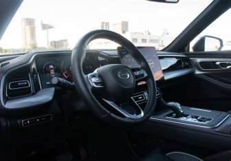 Подержанный автомобиль GAC GS8 2023 года (17 фото)