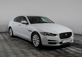 Подержанный автомобиль Jaguar XE 2016 года (4 фото)