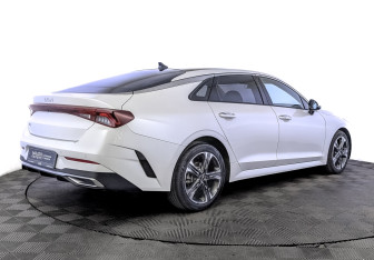 Подержанный автомобиль Kia K5 2023 года (5 фото)