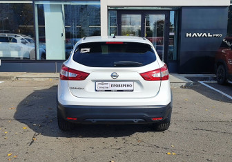 Подержанный автомобиль Nissan Qashqai 2016 года (6 фото)