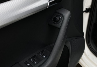 Подержанный автомобиль Skoda Octavia Liftback 2013 года (17 фото)