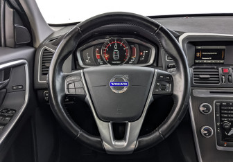 Подержанный автомобиль Volvo XC60 2015 года (21 фото)