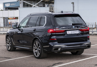 Подержанный автомобиль BMW X7 2019 года (7 фото)
