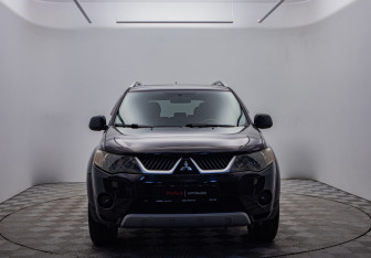 Подержанный автомобиль Mitsubishi Outlander 2008 года (2 фото)