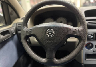 Подержанный автомобиль Chevrolet Viva 2005 года (13 фото)