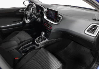 Подержанный автомобиль Kia Ceed Hatchback 2022 года (9 фото)