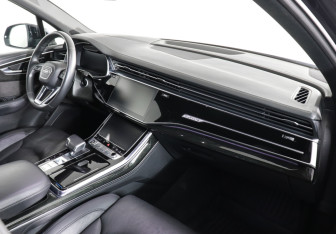 Подержанный автомобиль Audi Q7 2021 года (10 фото)