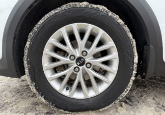 Подержанный автомобиль Kia Rio Hatchback 2019 года (9 фото)