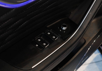 Подержанный автомобиль Hongqi HS5 2024 года (22 фото)