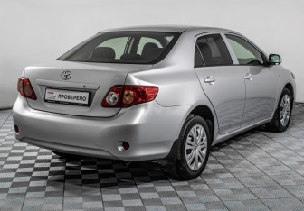 Подержанный автомобиль Toyota Corolla Sedan 2007 года (5 фото)