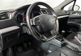 Подержанный автомобиль Citroen C4 Sedan 2014 года (13 фото)
