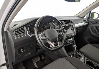 Подержанный автомобиль Volkswagen Tiguan 2021 года (16 фото)