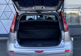 Подержанный автомобиль Nissan Note 2010 года (10 фото)