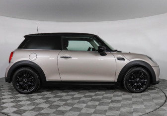 Подержанный автомобиль MINI Hatch 2021 года (4 фото)