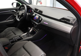 Подержанный автомобиль Audi Q3 2019 года (21 фото)