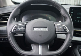 Подержанный автомобиль Haval F7 2022 года (14 фото)